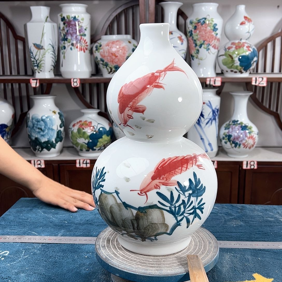 摆件景德镇陶瓷葫红鱼