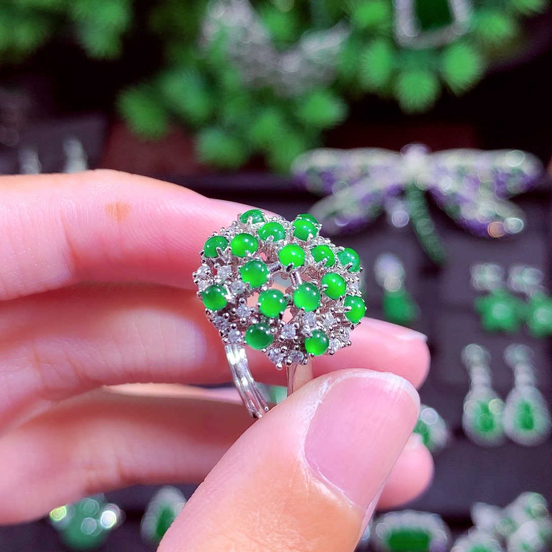 颈饰未镶嵌翡翠天然