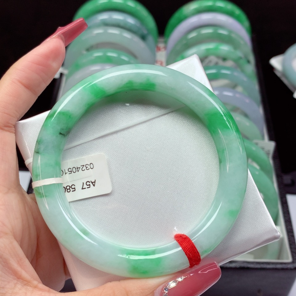 【闪购商品】翡翠手镯未镶嵌白底青圆条