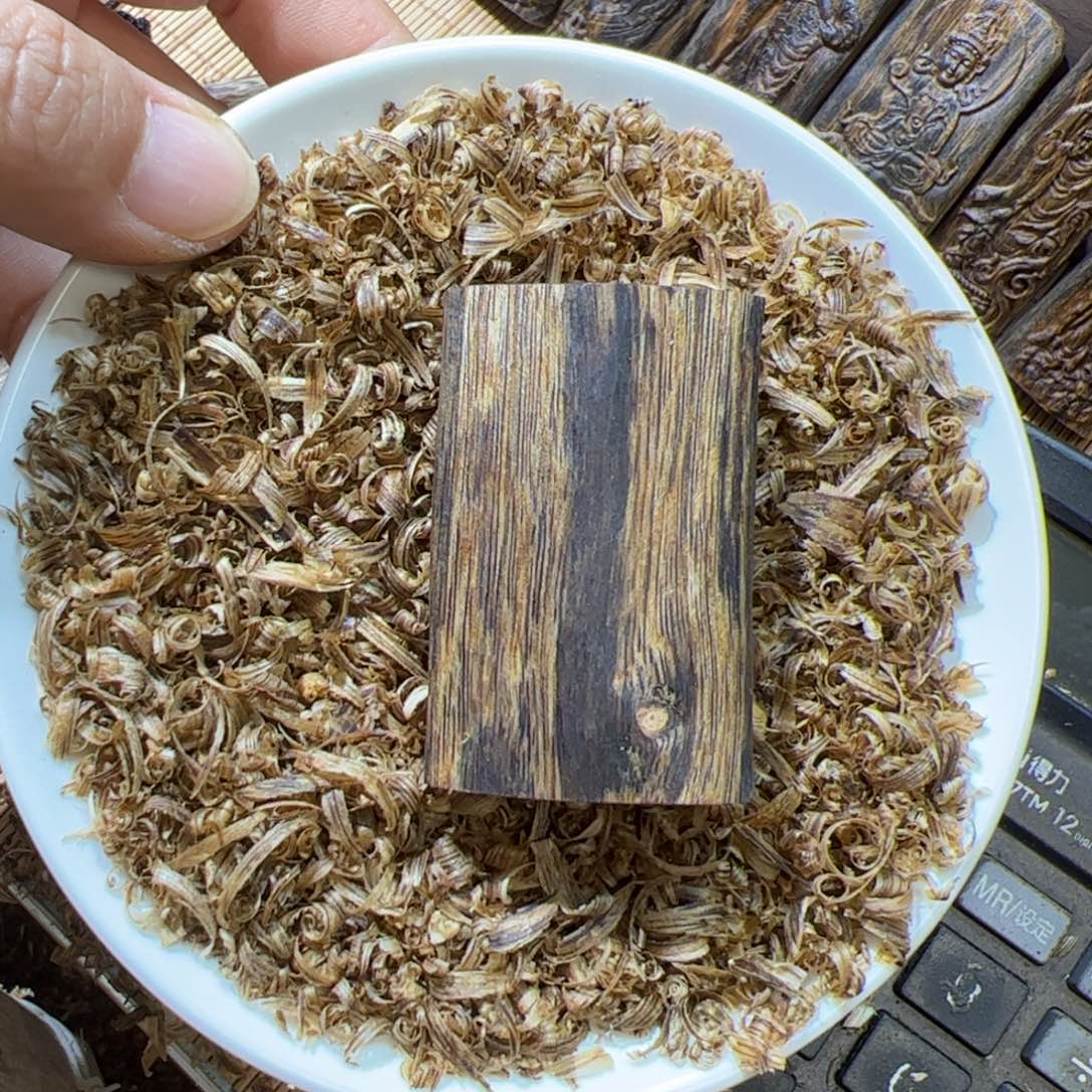 沉香沉香碎屑白棋素牌17.3克