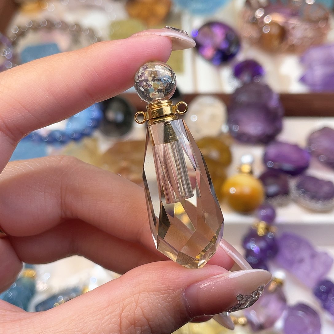 水晶颈饰未镶嵌小***白天然水晶吊坠253