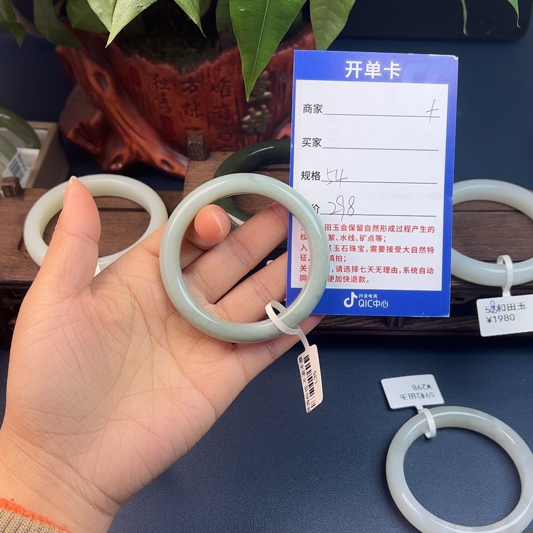 和田玉（糖玉）未镶嵌手镯