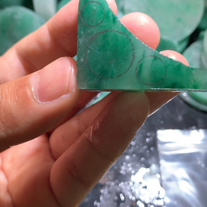 【闪购商品】翡翠颈饰未镶嵌爱*剧117