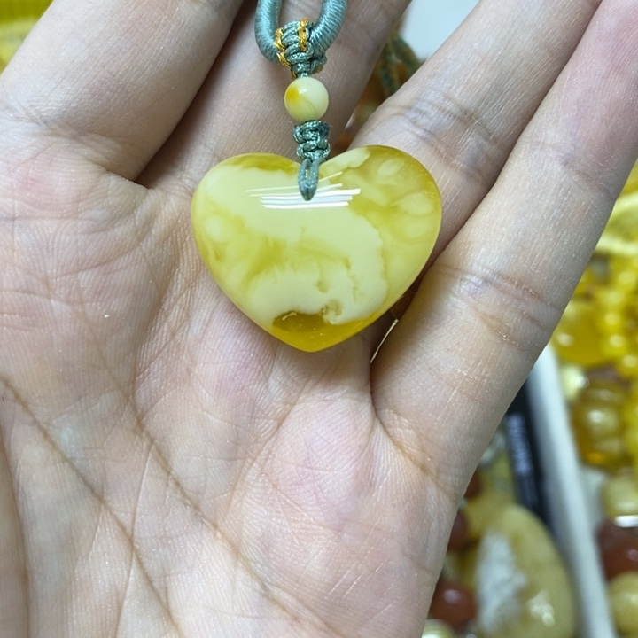 蜜蜡未镶嵌裸石吊坠