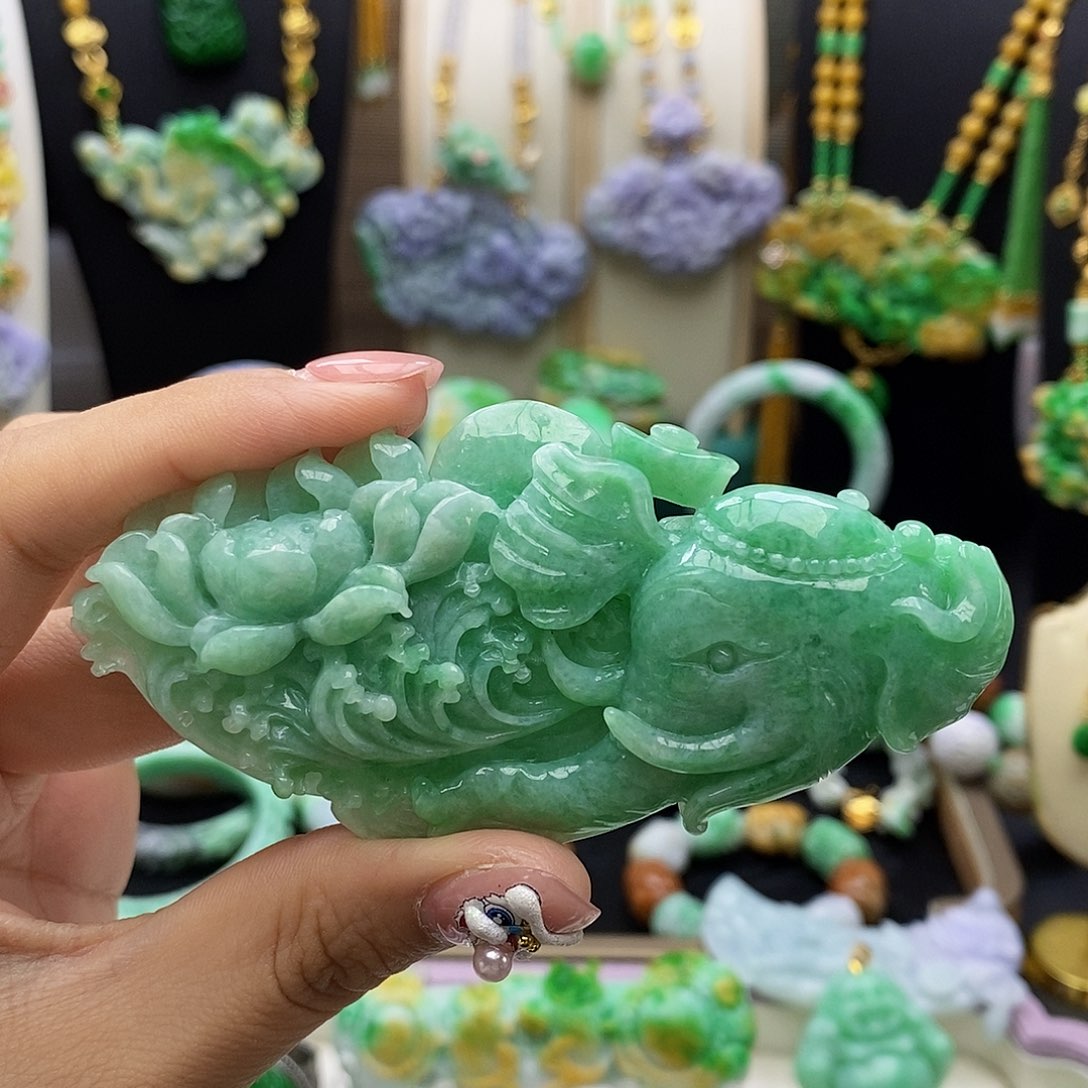 翡翠颈饰未镶嵌天然