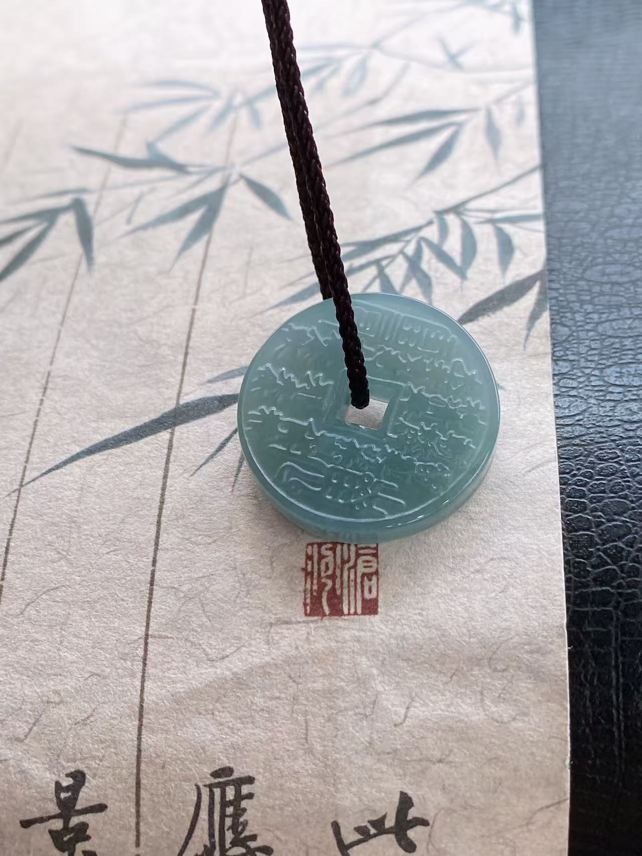 天然危料翡翠A货，山鬼花钱，雕刻时尚气质精美精雕仿古
