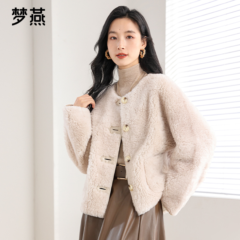 梦燕秋冬女小香风御寒保暖短款羊剪毛休闲时尚耐穿上衣CM07B4005