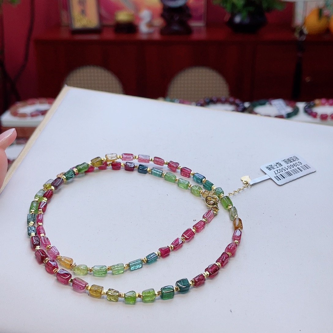 碧玺未镶嵌颈饰多样性发其一