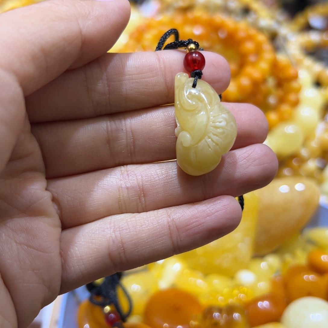 琥珀珠宝奇石未镶嵌