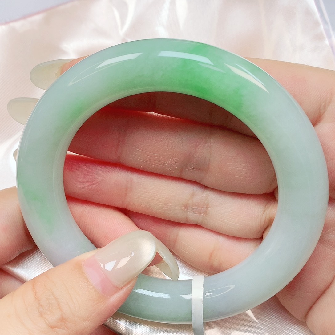 翡翠手镯未镶嵌抖音981