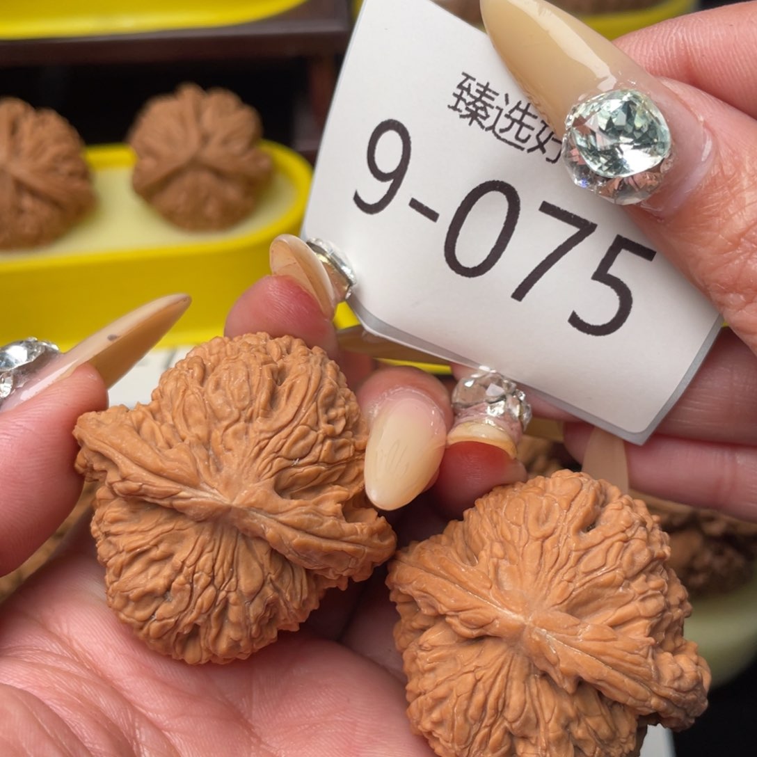 文玩核桃把件三**头43全品南疆石