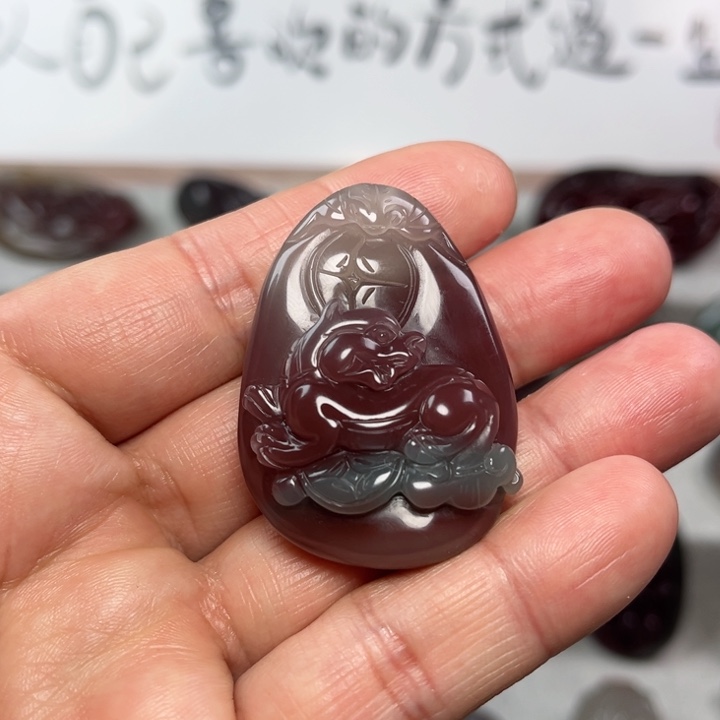 玛瑙/玉髓颈饰未镶嵌福寿如意