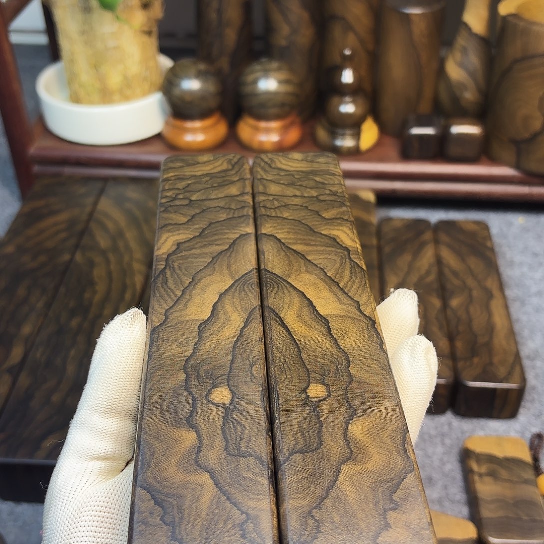 其***好破布木（黑柿木）木料一对