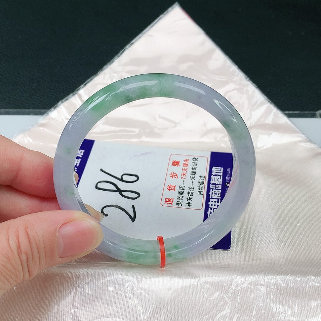 翡翠手镯未镶嵌翡翠