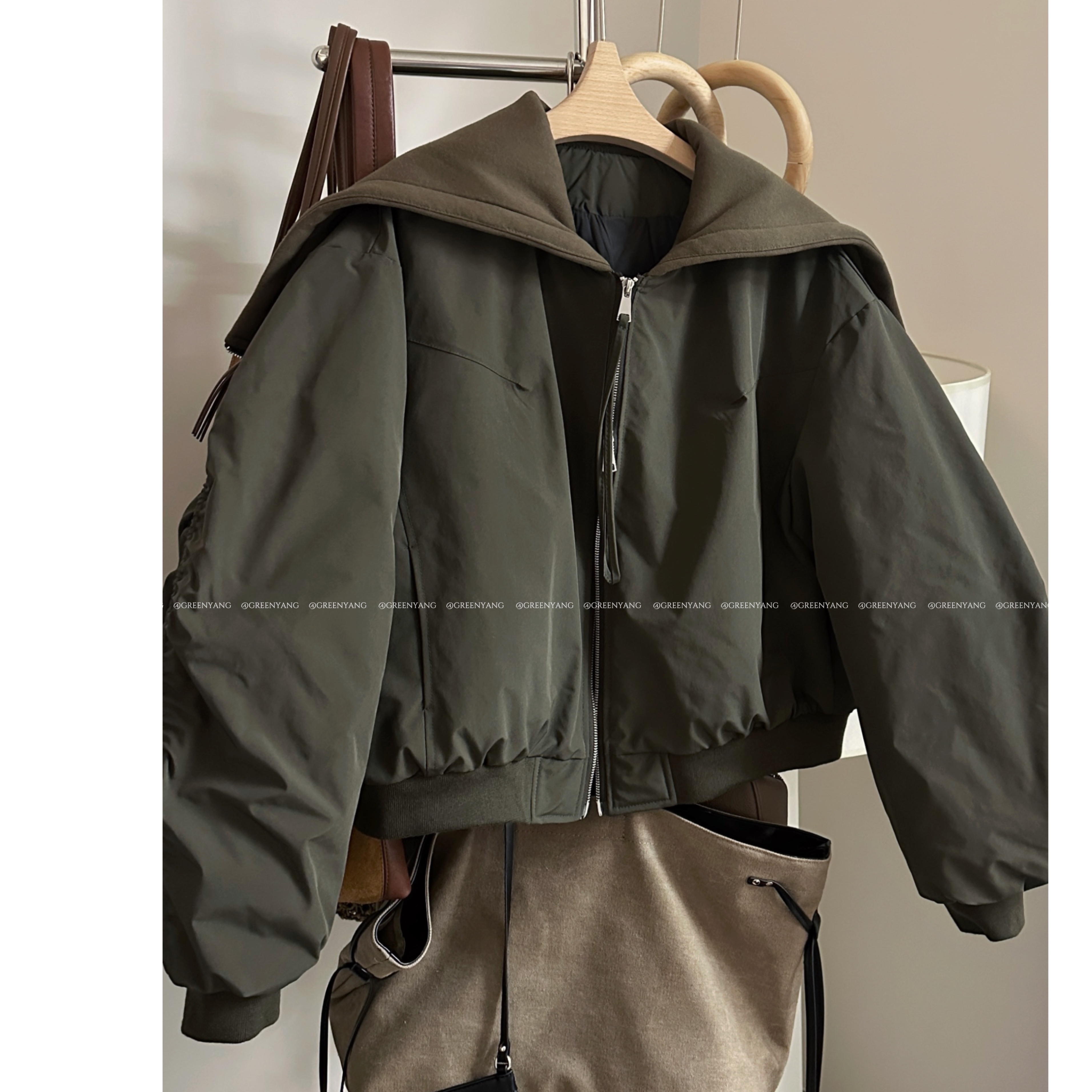 老羊家~2025冬季新款时尚连帽加厚短款派克服羽绒服女款外套上衣