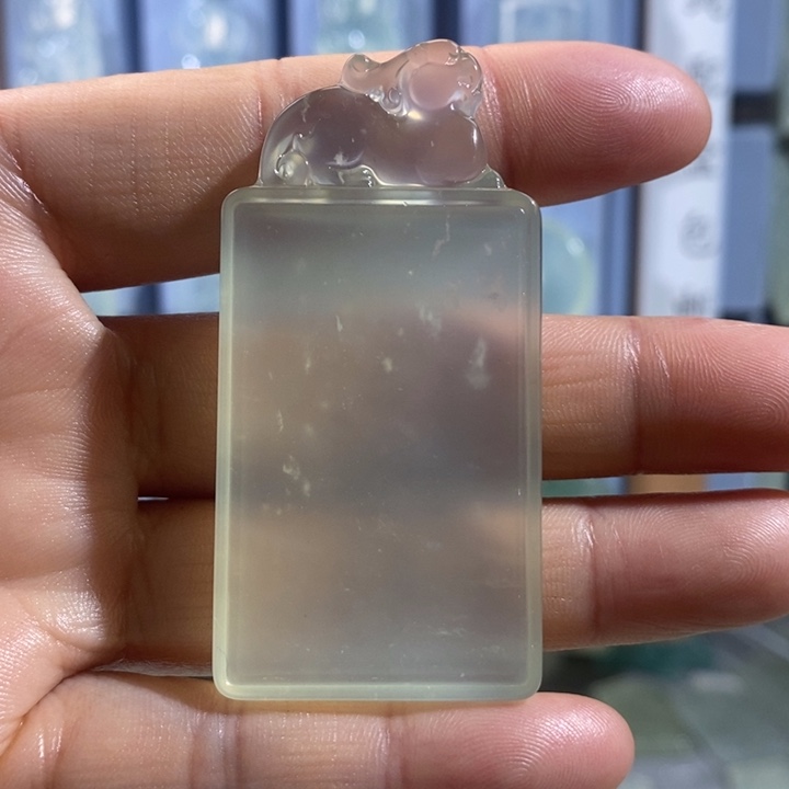 岫玉未镶嵌颈饰吊坠