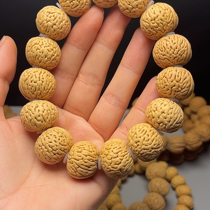 半***欢吊坠桃核桃核手串