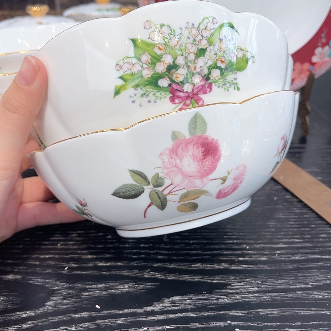 骨瓷两个碗（花色各一）