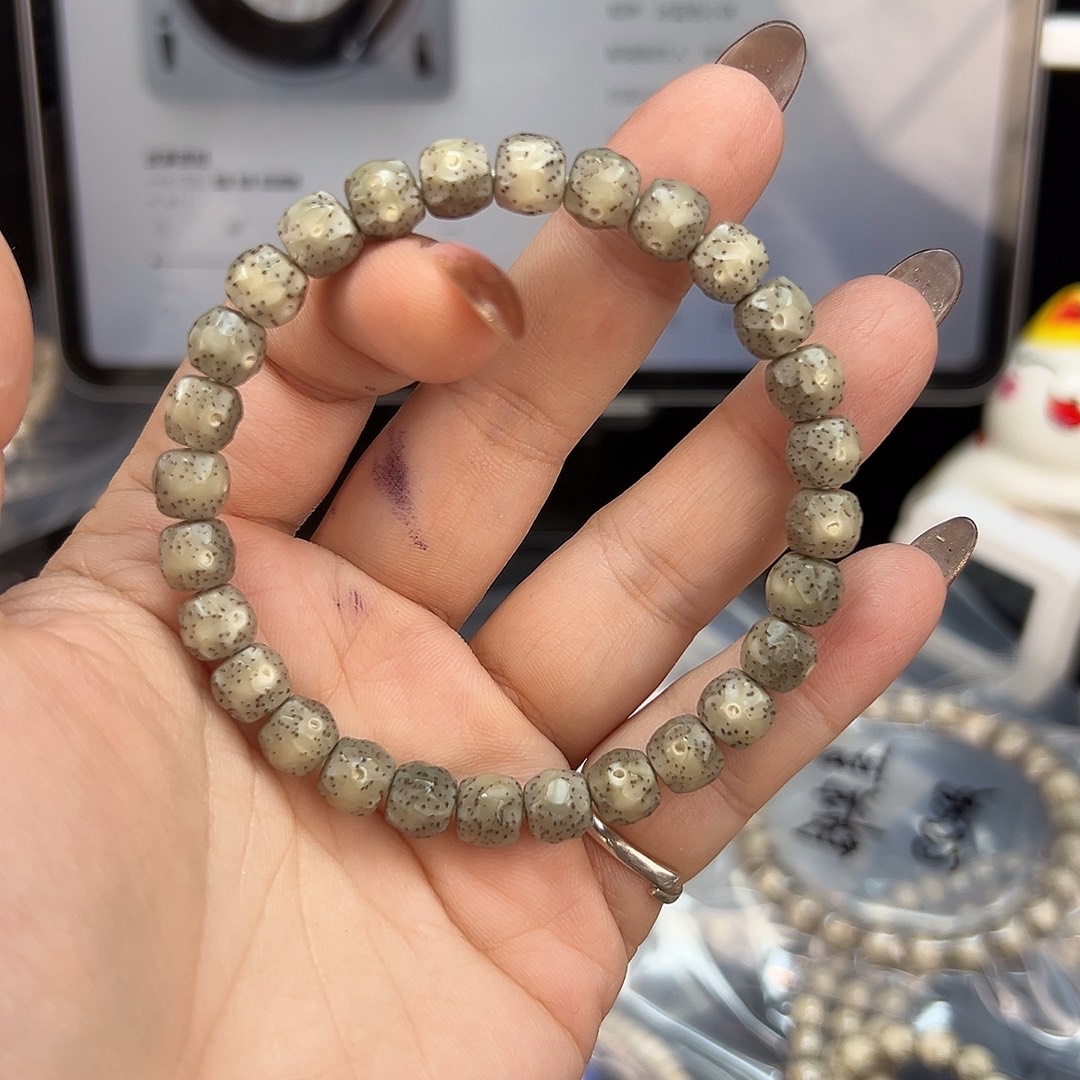 张***漾吊坠星月菩提8*7mm 手工雕刻无相单圈