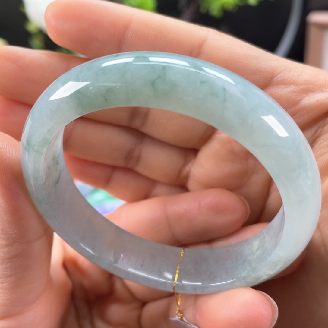 翡翠手镯未镶嵌晴底飘花正圈