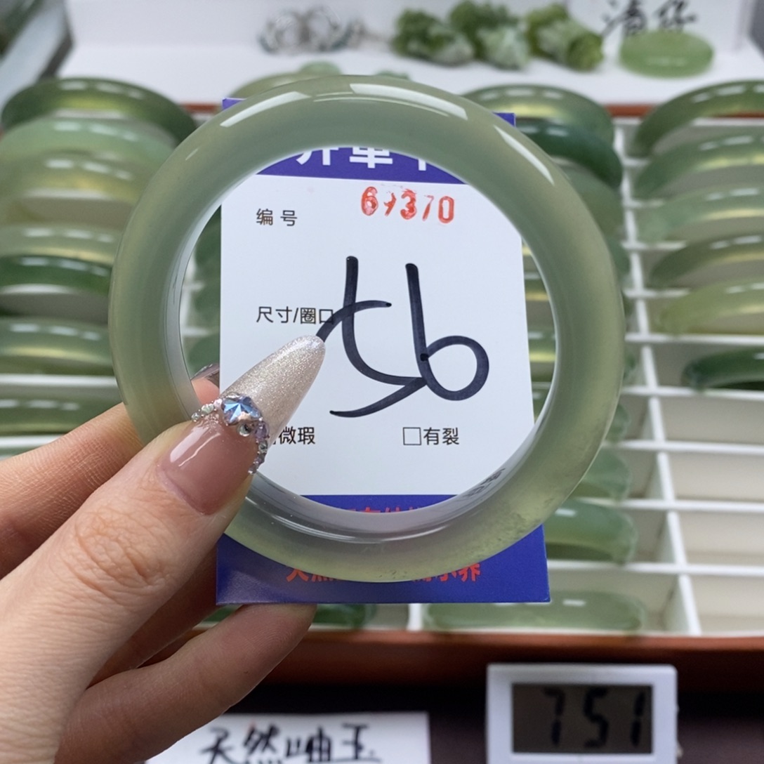 蛇纹石玉手镯未镶嵌