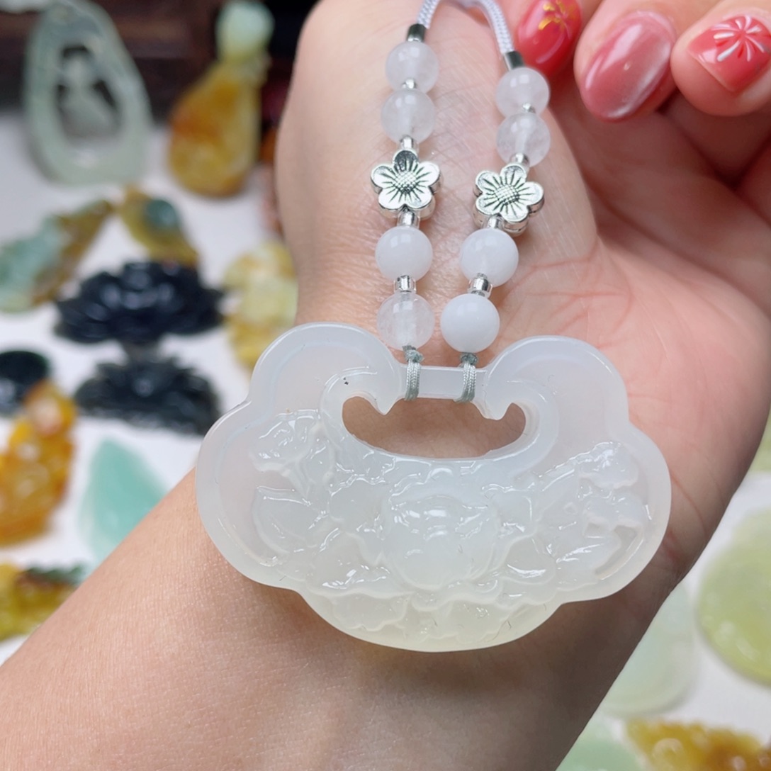 蛇纹石玉颈饰未镶嵌