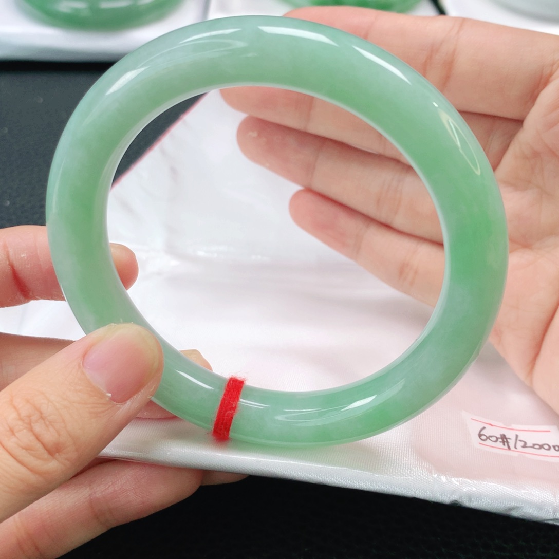 未镶嵌手镯翡翠缅甸60圆