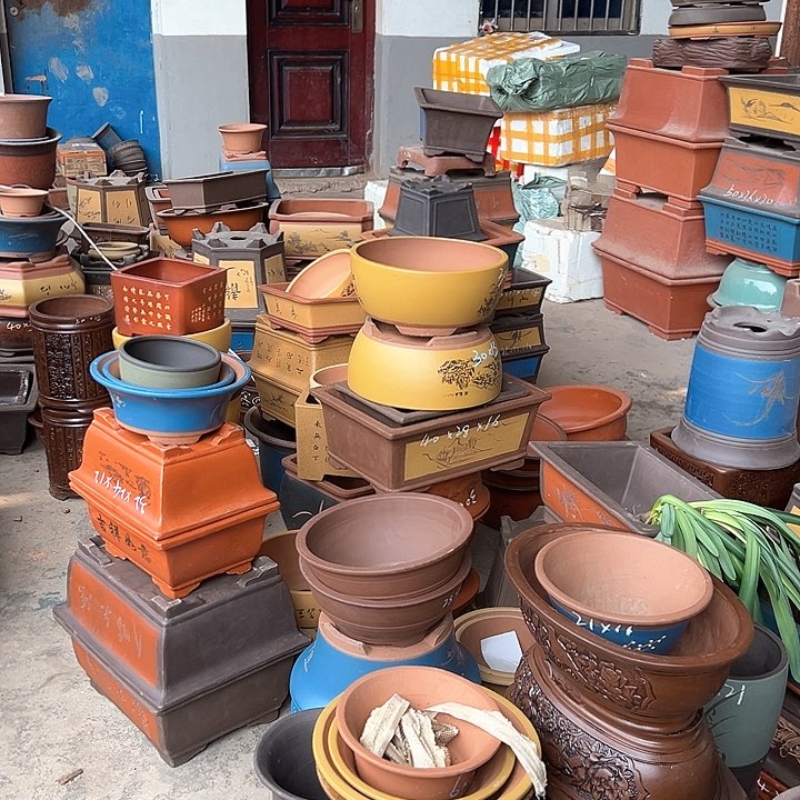 紫砂花盆紫砂等矿产丰富