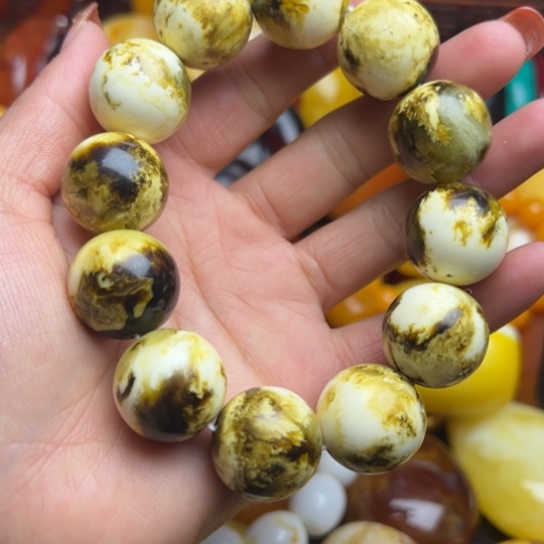 琥珀手串未镶嵌蜜蜡