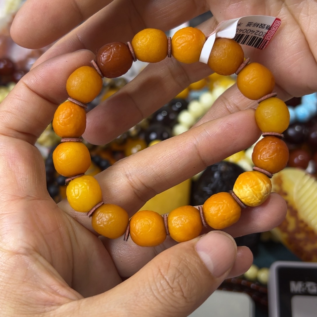 未镶嵌琥珀珠宝奇石88