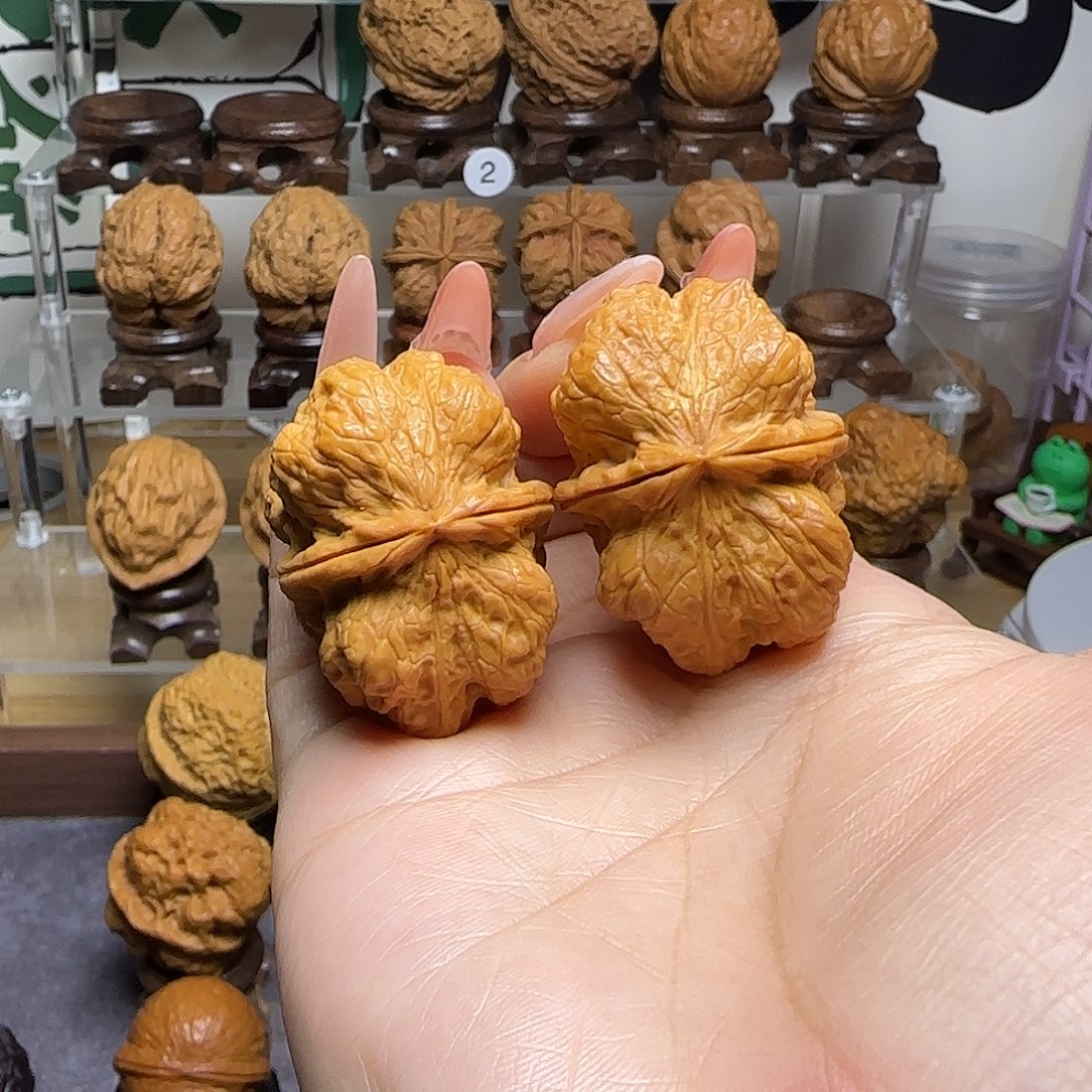 彬***哥文玩核桃把件2…………金尊龙脊