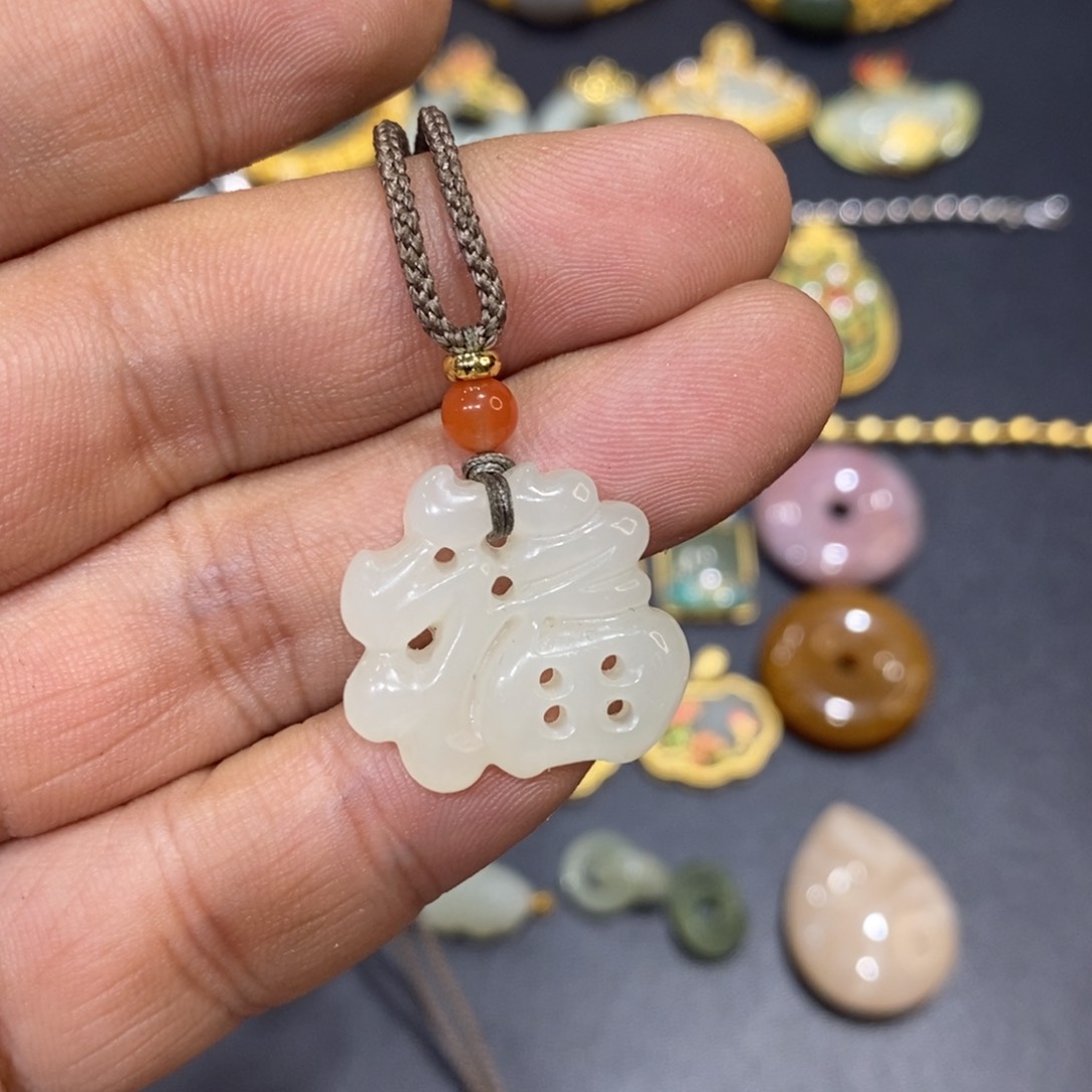 和田玉颈饰未镶嵌