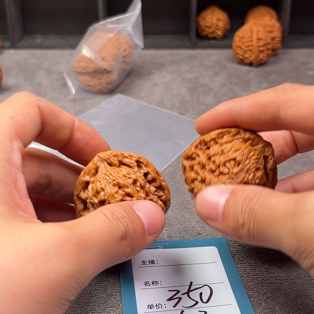 昕***艺文玩核桃把件二十九