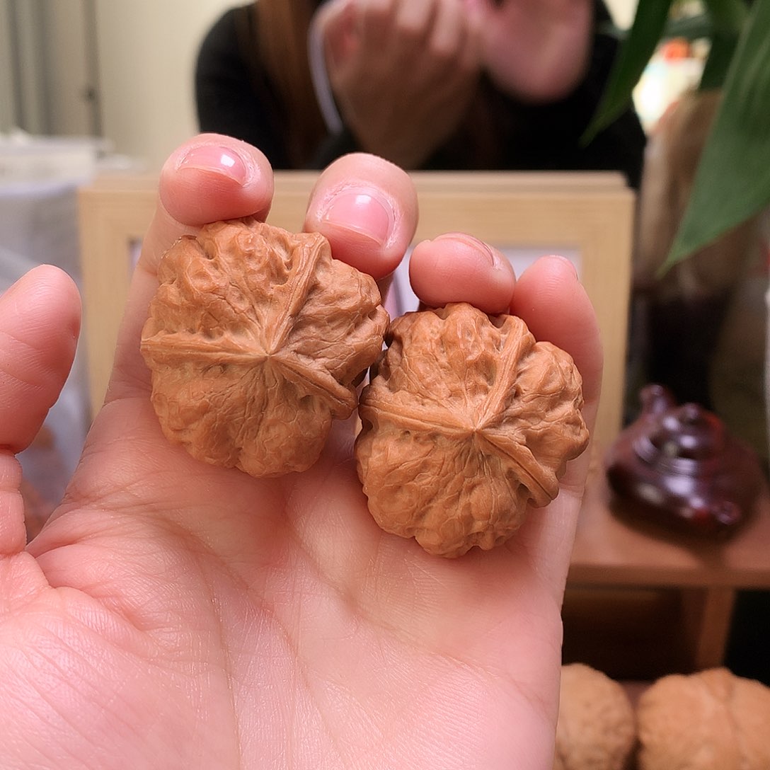 文玩核桃吊坠三棱37