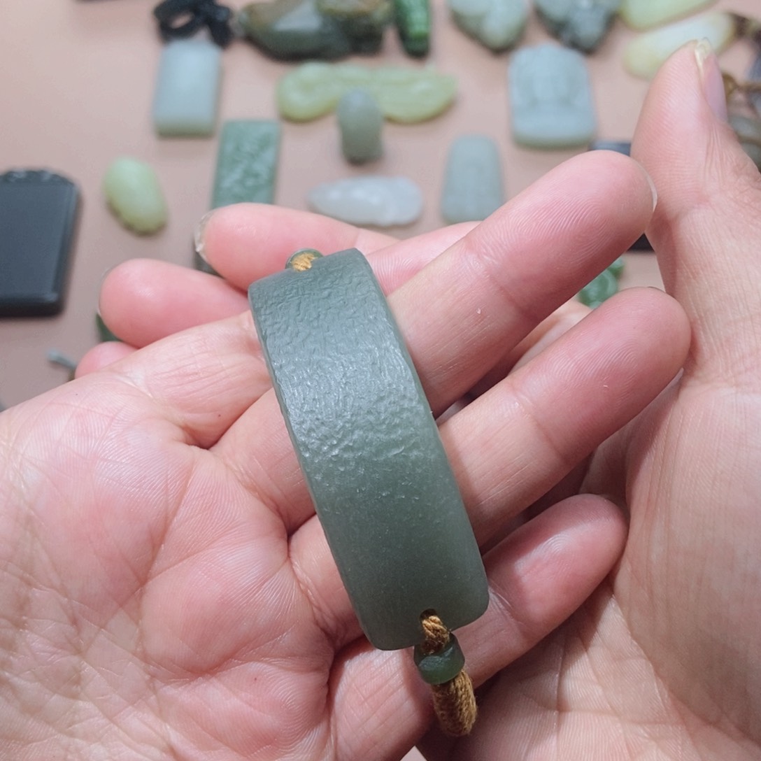 和田玉颈饰未镶嵌定制