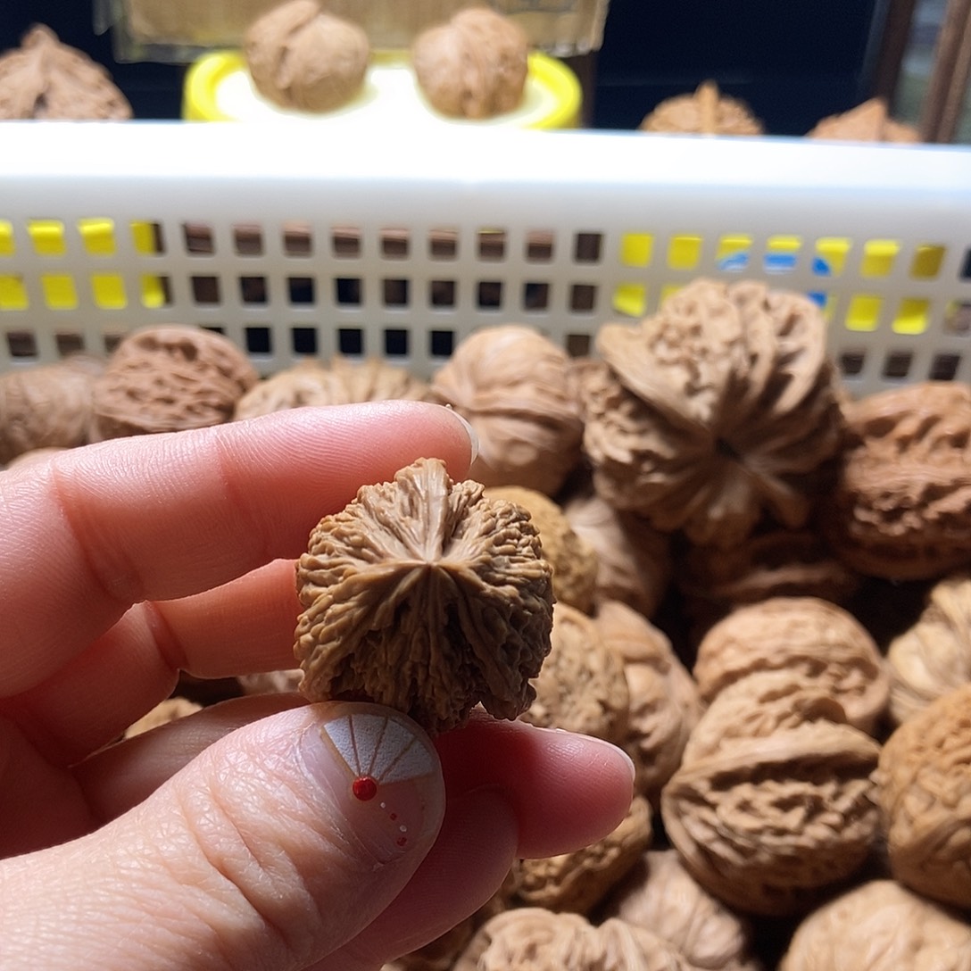 伍***曰文玩核桃吊坠南疆奔