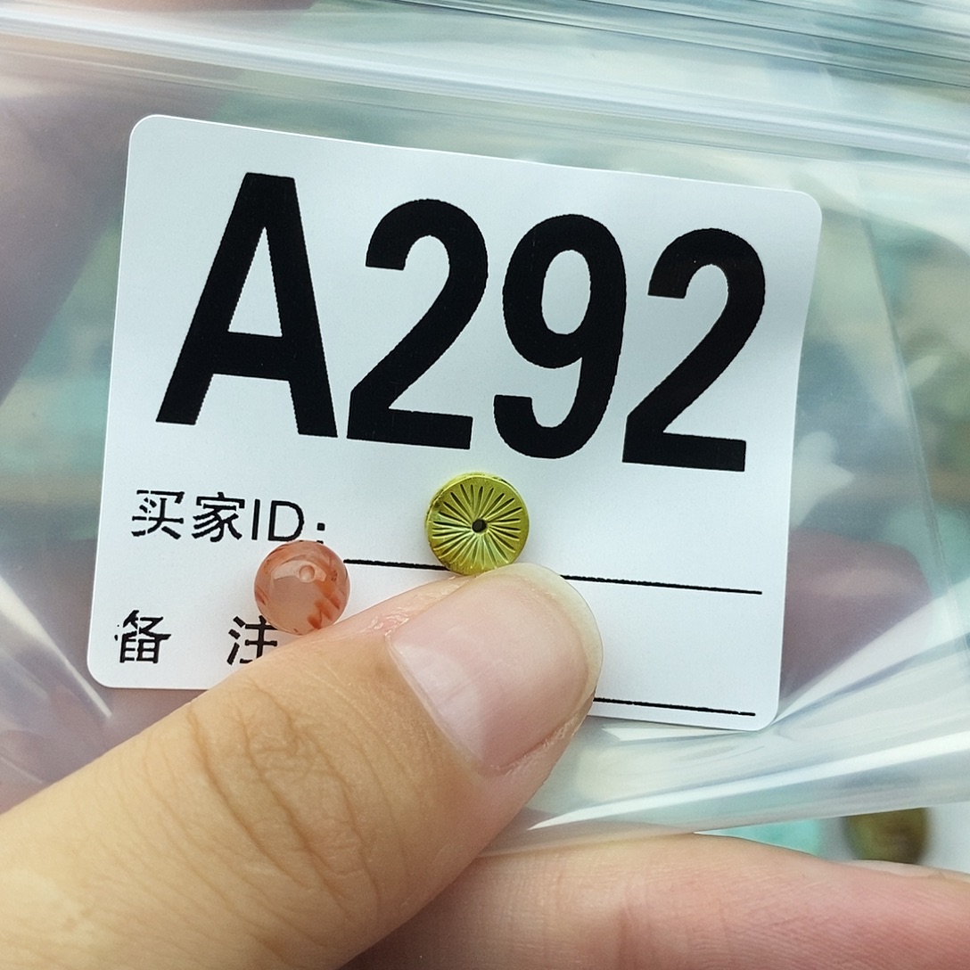 南红玛瑙配饰未镶嵌