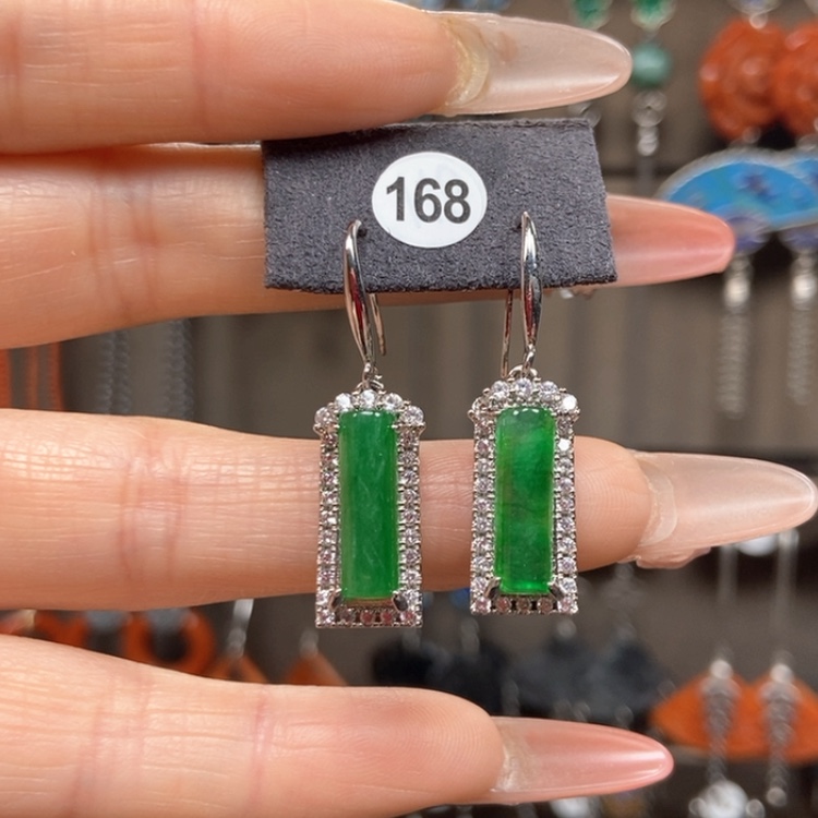 【闪购商品】石英质玉耳钉合金