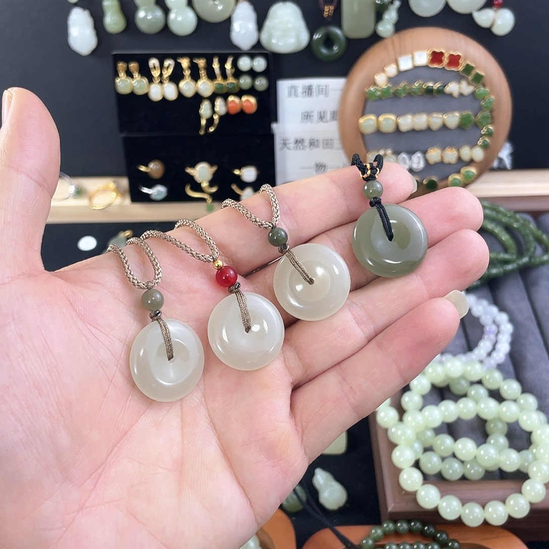 和田玉（糖玉）颈饰未镶嵌