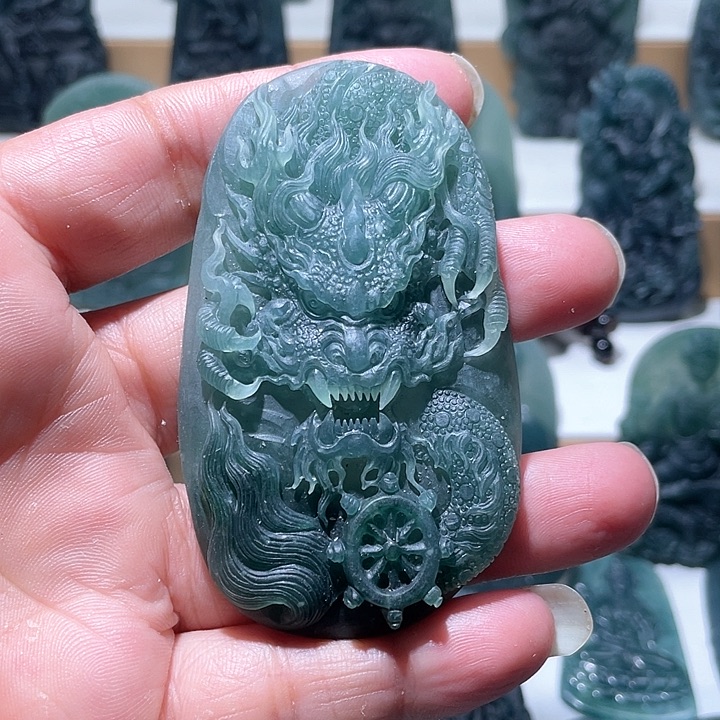 定制翡翠未镶嵌龙