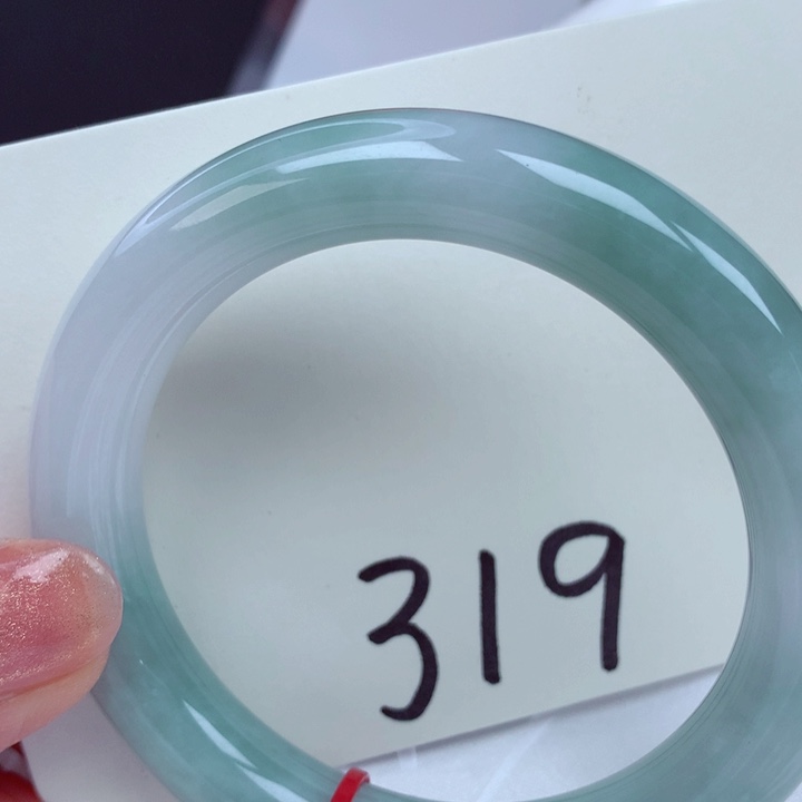 翡翠手镯未镶嵌翡翠