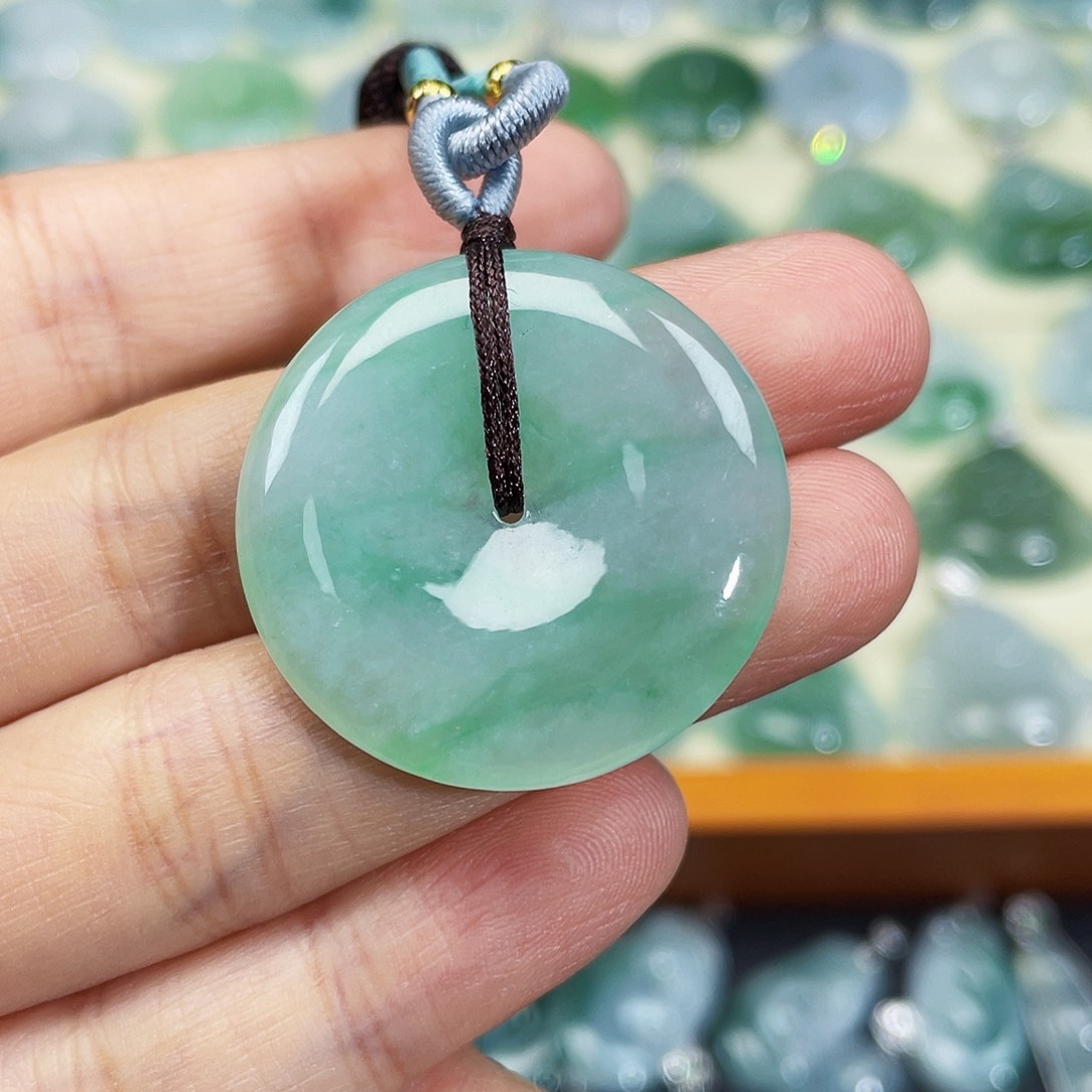 翡翠颈饰未镶嵌吊坠