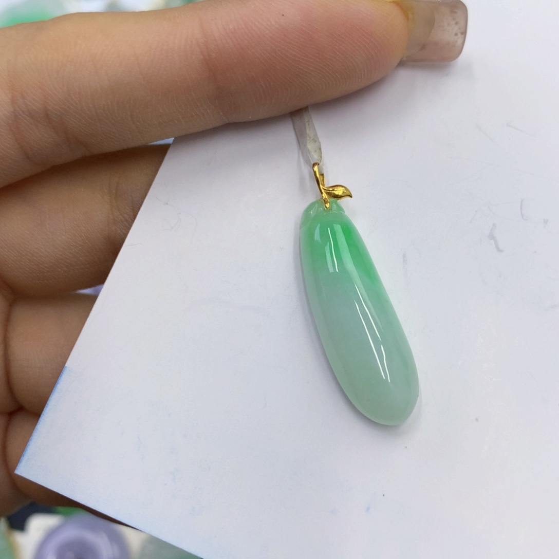 翡翠18K金镶嵌颈饰翡翠