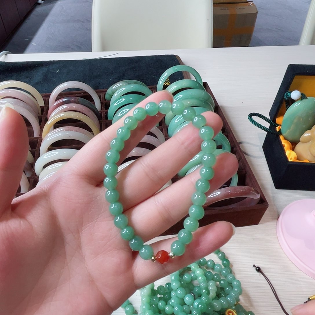 密玉（石英质玉）未镶嵌颈饰