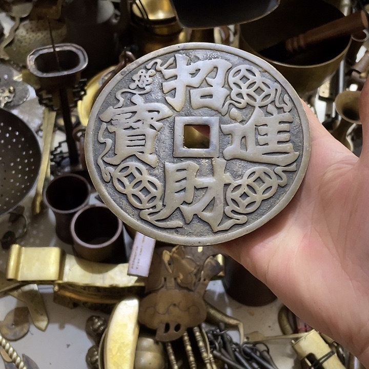 老式铜件古朴典雅别致