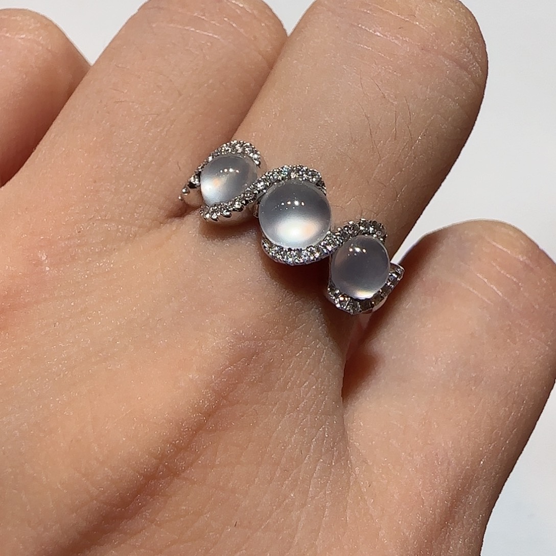 18K金镶嵌戒指翡翠蛋面