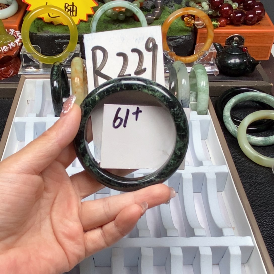 未镶嵌蛇纹石玉手镯