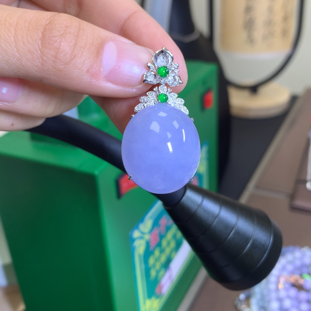 翡翠颈饰18K金镶嵌翡翠