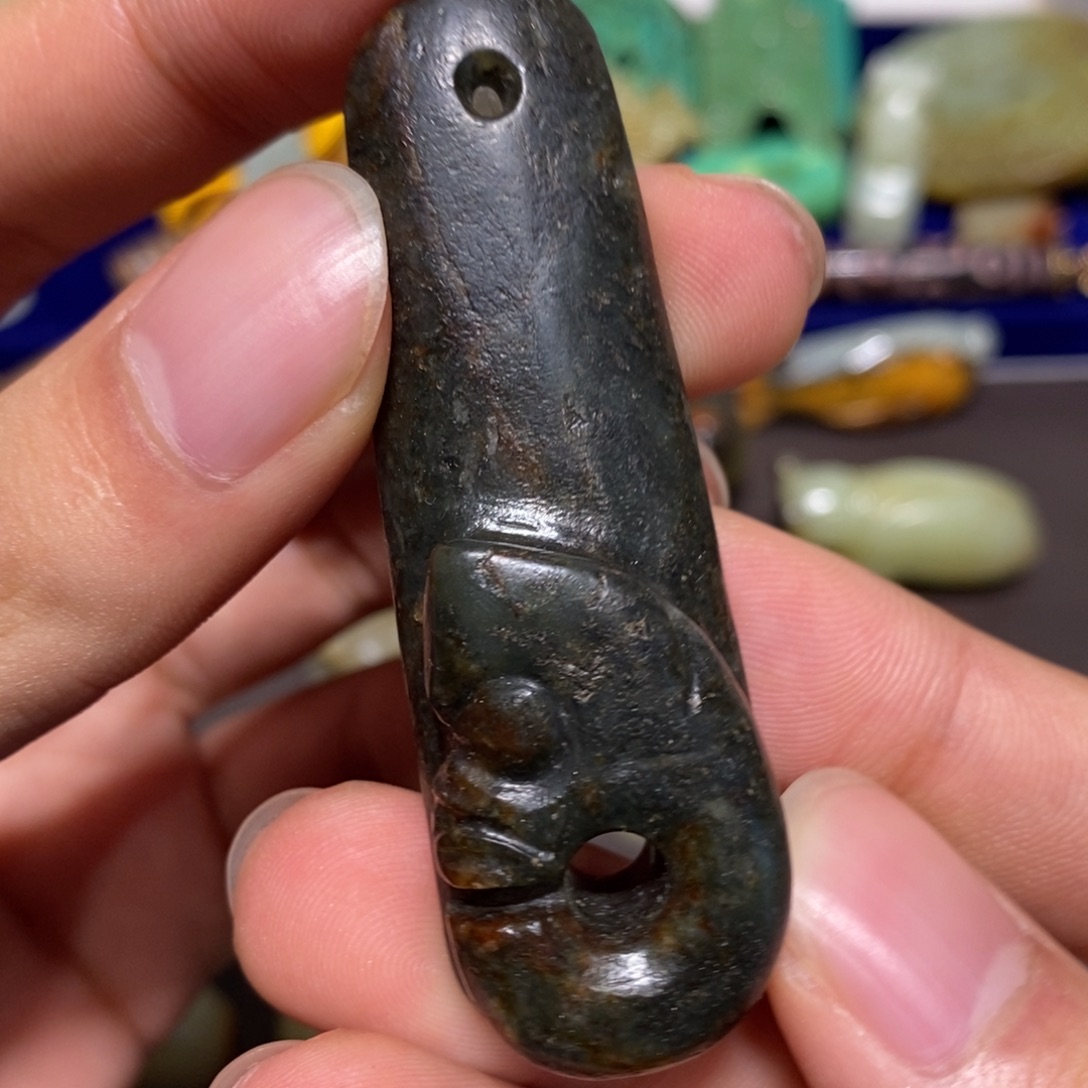 透闪石质玉未镶嵌车挂