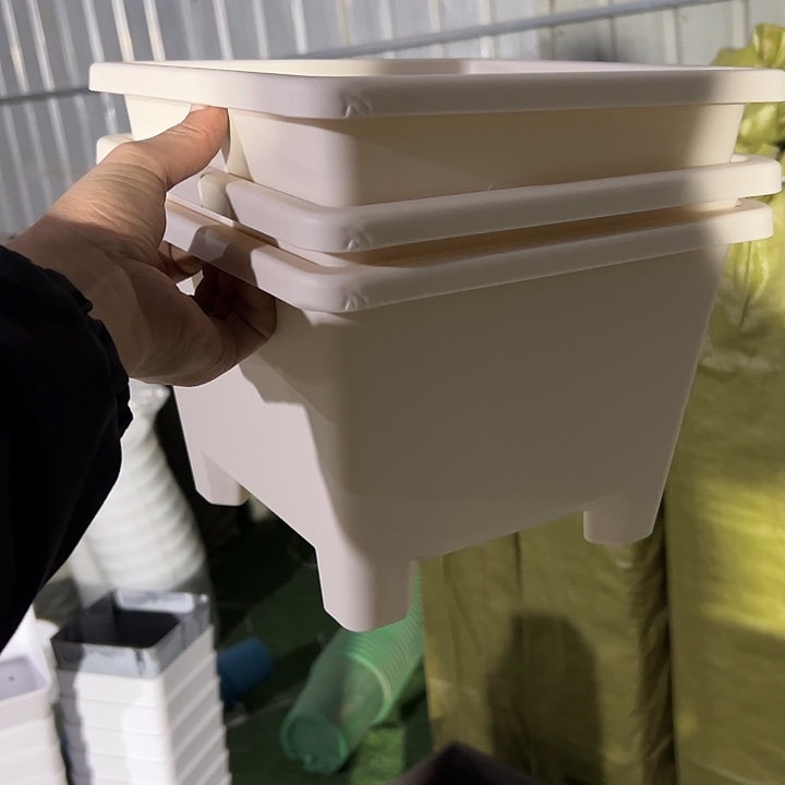 微瑕米白方球根26外径19高3个盆